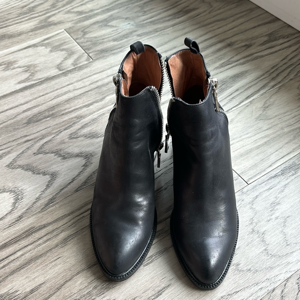 Jeffrey Campbell ankle boots size 7
